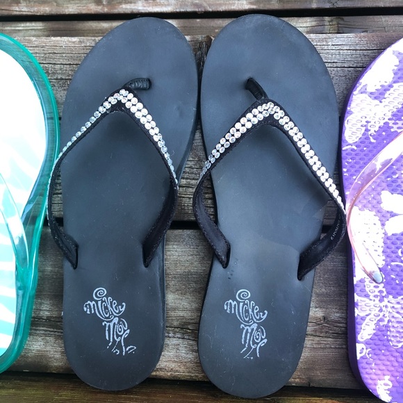 3 pairs of Flip Flops - Picture 4 of 14